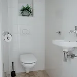 De Kreeft Apartment *